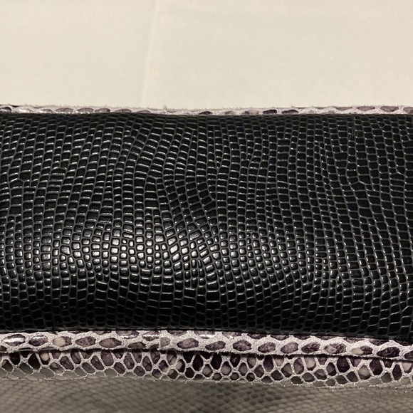 G.i.l.i. Genuine Leather Snakeskin Look Textured Bag - Picture 6 of 14